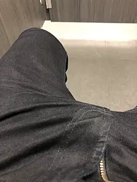 Snapshot of 22TT2295 chatting on January 5, 2025, 8:43 am 22TT2295 online show from January 5, 2025, 8:43 am