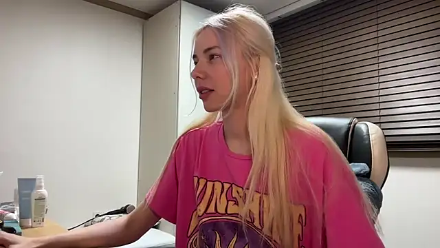 yunasuka online show from January 10, 2025, 9:53 pm