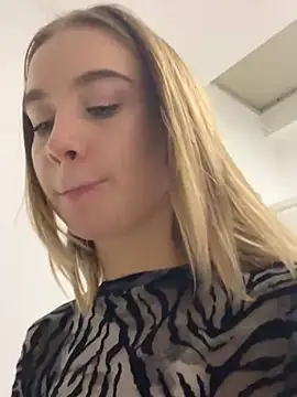 KiraMyers online show from January 9, 2025, 2:40 pm