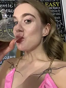 KiraMyers online show from January 10, 2025, 10:50 am