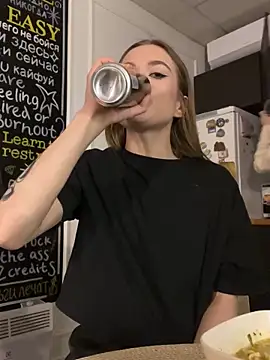 KiraMyers online show from January 28, 2025, 7:43 am