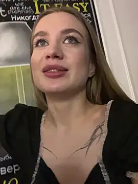 KiraMyers online show from January 28, 2025, 10:45 am