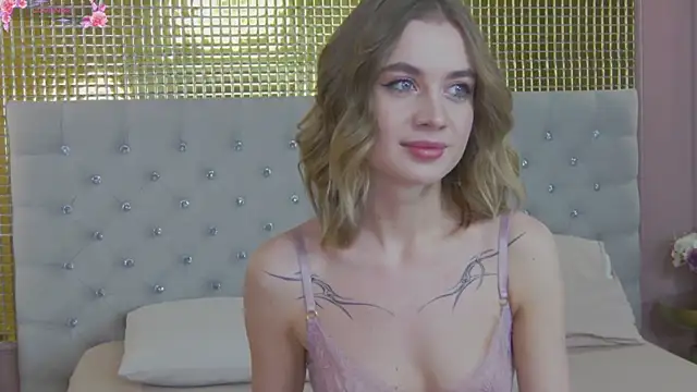 KiraMyers online show from February 6, 2025, 4:42 am