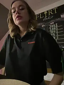 KiraMyers online show from February 19, 2025, 5:38 am