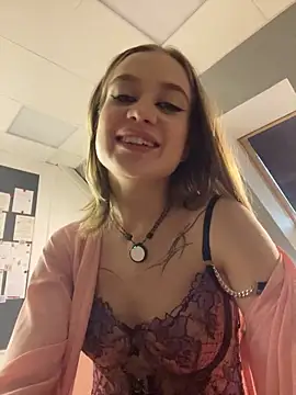 KiraMyers online show from February 28, 2025, 8:42 am