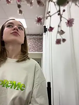 KiraMyers online show from March 10, 2025, 4:07 am