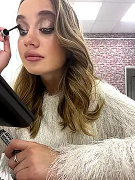 KiraMyers online show from November 10, 2025, 4:33 am