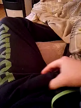 Snapshot of MaxiFabry chatting on February 13, 2025, 8:45 pm MaxiFabry online show from February 13, 2025, 8:45 pm