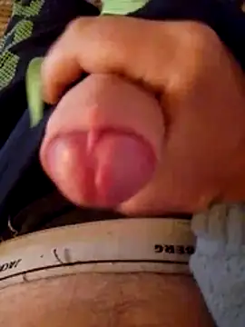 Snapshot of MaxiFabry chatting on November 8, 2025, 8:29 pm MaxiFabry online show from November 8, 2025, 8:29 pm