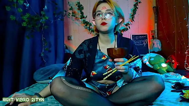 TrickyKitsune online show from February 9, 2025, 4:07 pm