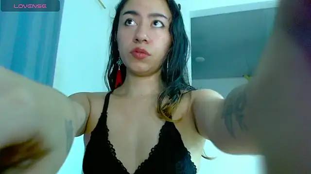Snapshot of Maam_Ine chatting on May 8, 2026, 11:21 pm Maam Ine online show from May 8, 2026, 11:21 pm
