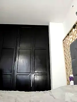 Mia WAll online show from January 12, 2025, 12:12 pm