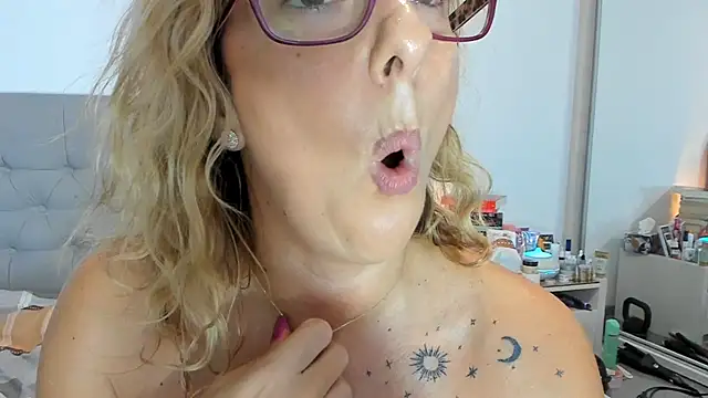 Snapshot of 1royalpussy chatting on December 29, 2024, 12:45 pm 1royalpussy online show from December 29, 2024, 12:45 pm