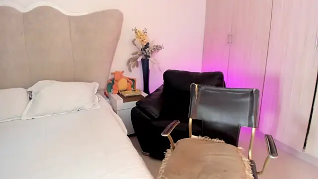 rachaeldeckard   online show from October 21, 2025, 3:40 am