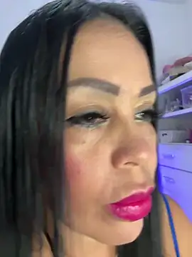 Snapshot of KarolRubi1 chatting on February 7, 2025, 11:45 pm KarolRubi1 online show from February 7, 2025, 11:45 pm