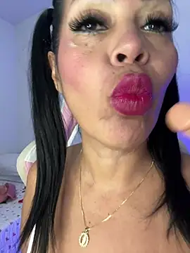 Snapshot of KarolRubi1 chatting on February 14, 2025, 11:53 pm KarolRubi1 online show from February 14, 2025, 11:53 pm