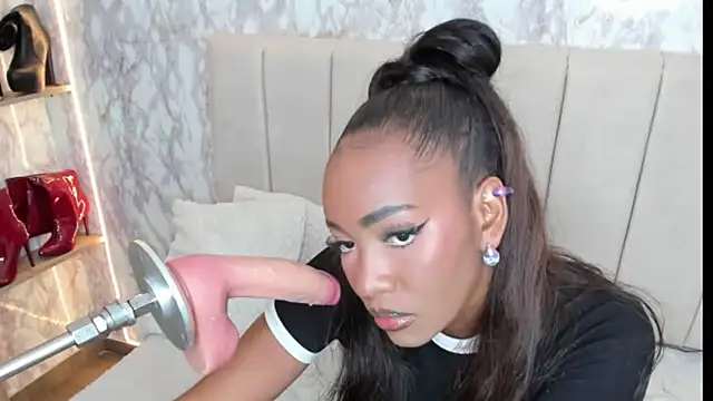 whiitneyfox online show from October 26, 2025, 11:09 pm