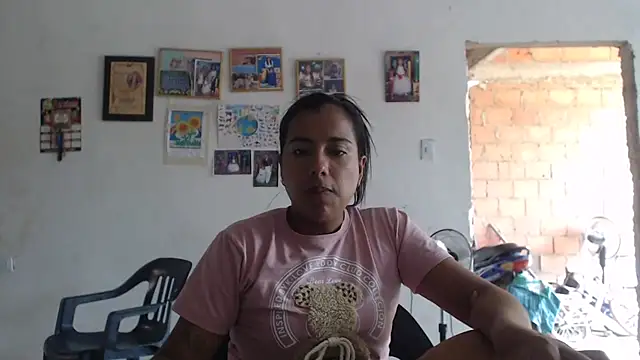 Coral0403 online show from May 28, 2026, 6:38 pm