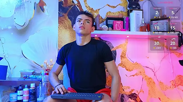 Snapshot of Nijinsky_LatinBoy chatting on November 23, 2025, 11:43 am Nijinsky LatinBoy online show from November 23, 2025, 11:43 am