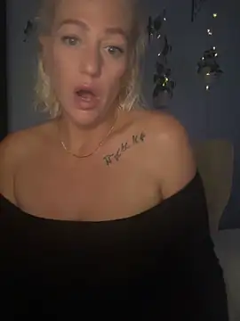 AlessasRoom online show from September 25, 2025, 8:40 am