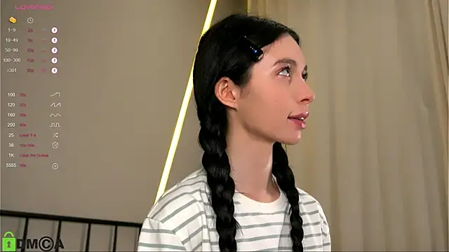 Snapshot of LittleOriana chatting on October 9, 2025, 2:31 am LittleOriana online show from October 9, 2025, 2:31 am