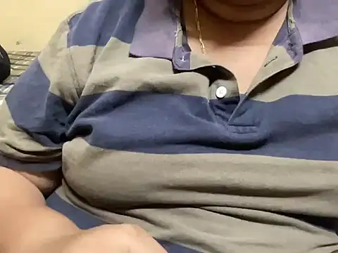Snapshot of FatIndianBoy chatting on January 12, 2025, 1:58 pm FatIndianBoy online show from January 12, 2025, 1:58 pm