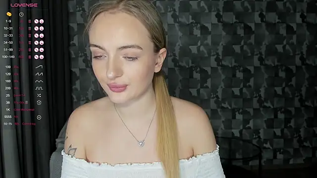 Snapshot of A_delina chatting on November 4, 2025, 1:32 pm A delina online show from November 4, 2025, 1:32 pm