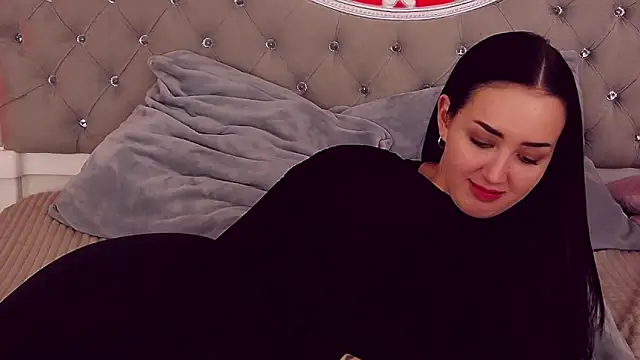 KimKhallifa online show from February 19, 2025, 11:06 am