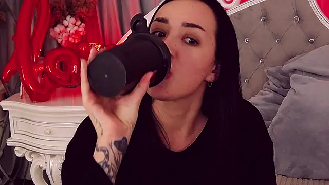 KimKhallifa online show from February 19, 2025, 2:12 pm