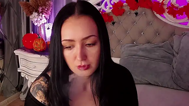 KimKhallifa online show from November 4, 2025, 5:28 am