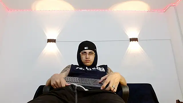 Br4ndxpimm online show from October 27, 2025, 4:33 pm