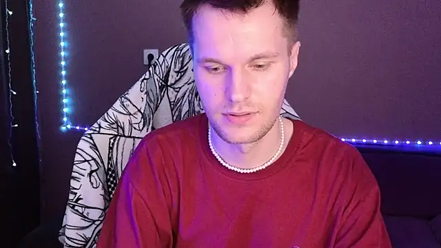 Snapshot of Leonnextdoor chatting on December 28, 2024, 3:15 pm Leonnextdoor online show from December 28, 2024, 3:15 pm