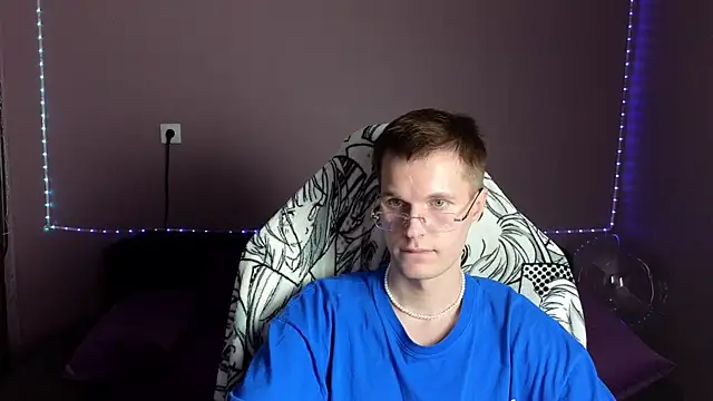 Snapshot of Leonnextdoor chatting on December 29, 2024, 10:45 am Leonnextdoor online show from December 29, 2024, 10:45 am