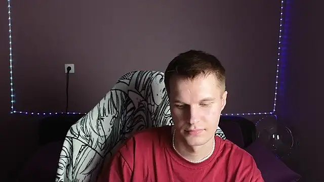 Snapshot of Leonnextdoor chatting on December 30, 2024, 9:16 am Leonnextdoor online show from December 30, 2024, 9:16 am