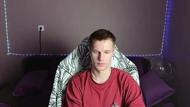 Snapshot of Leonnextdoor chatting on December 30, 2024, 12:20 pm Leonnextdoor online show from December 30, 2024, 12:20 pm