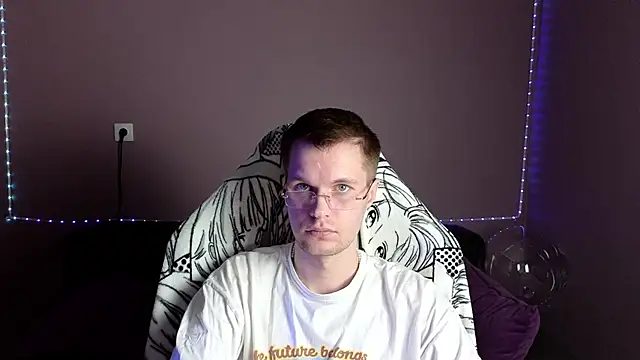 Snapshot of Leonnextdoor chatting on January 2, 2025, 6:50 am Leonnextdoor online show from January 2, 2025, 6:50 am