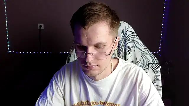 Snapshot of Leonnextdoor chatting on January 2, 2025, 9:54 am Leonnextdoor online show from January 2, 2025, 9:54 am