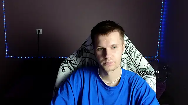 Snapshot of Leonnextdoor chatting on January 3, 2025, 11:35 am Leonnextdoor online show from January 3, 2025, 11:35 am