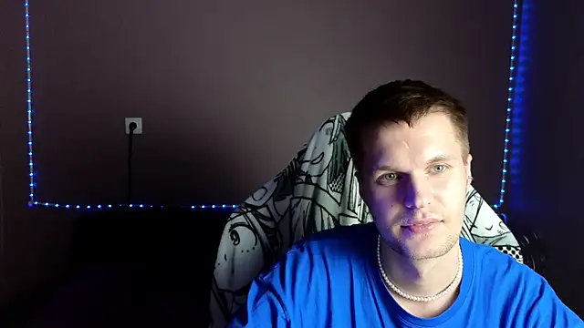 Snapshot of Leonnextdoor chatting on January 3, 2025, 2:40 pm Leonnextdoor online show from January 3, 2025, 2:40 pm