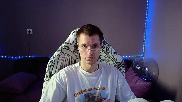 Snapshot of Leonnextdoor chatting on January 9, 2025, 6:27 am Leonnextdoor online show from January 9, 2025, 6:27 am