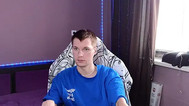 Snapshot of Leonnextdoor chatting on January 11, 2025, 6:03 am Leonnextdoor online show from January 11, 2025, 6:03 am