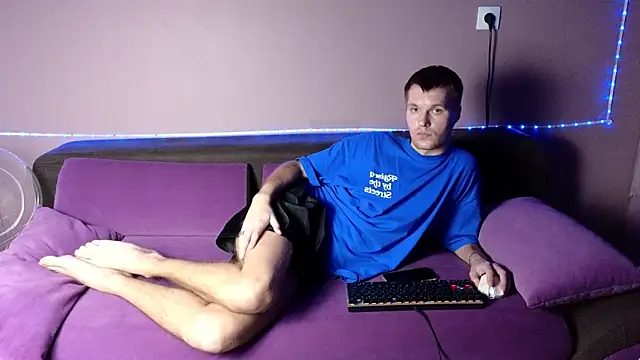 Snapshot of Leonnextdoor chatting on January 11, 2025, 9:04 am Leonnextdoor online show from January 11, 2025, 9:04 am