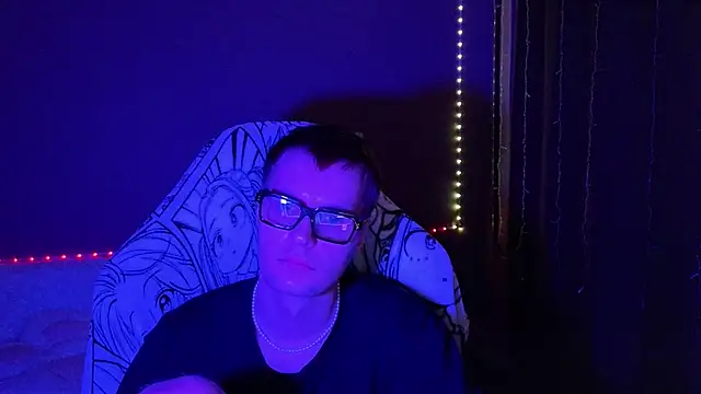 Snapshot of Leonnextdoor chatting on January 13, 2025, 11:08 am Leonnextdoor online show from January 13, 2025, 11:08 am