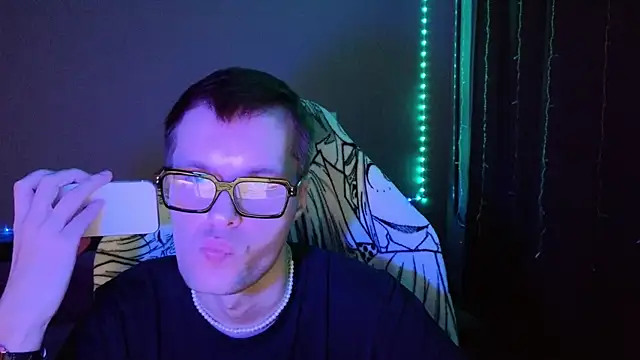 Snapshot of Leonnextdoor chatting on January 17, 2025, 11:06 am Leonnextdoor online show from January 17, 2025, 11:06 am