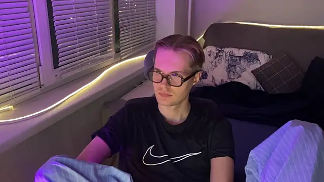 Snapshot of Leonnextdoor chatting on January 8, 2026, 11:56 am Leonnextdoor online show from January 8, 2026, 11:56 am