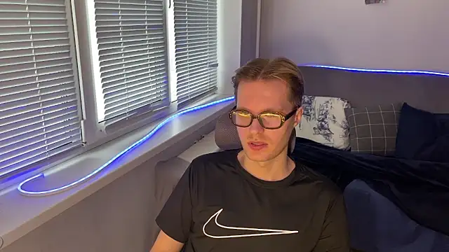 Snapshot of Leonnextdoor chatting on January 9, 2026, 9:12 am Leonnextdoor online show from January 9, 2026, 9:12 am