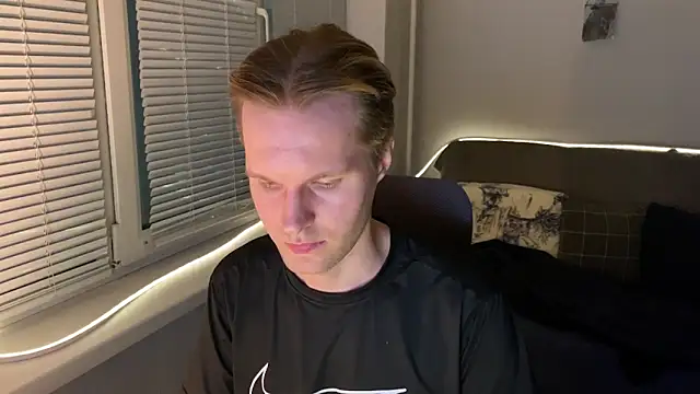 Snapshot of Leonnextdoor chatting on January 9, 2026, 9:16 pm Leonnextdoor online show from January 9, 2026, 9:16 pm