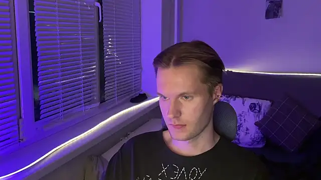 Snapshot of Leonnextdoor chatting on January 14, 2026, 8:58 pm Leonnextdoor online show from January 14, 2026, 8:58 pm