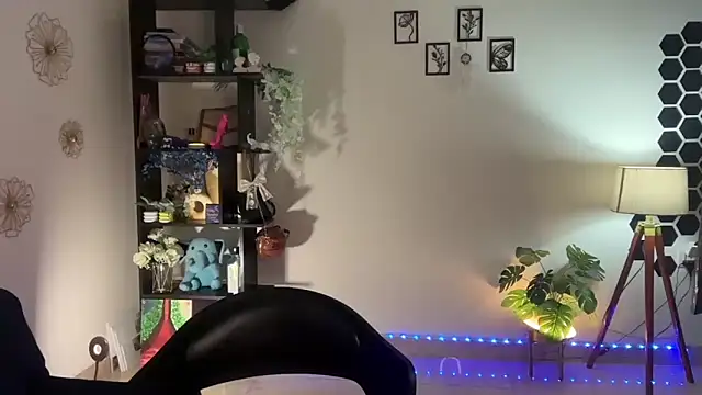 roseofvenom online show from November 16, 2025, 8:47 pm