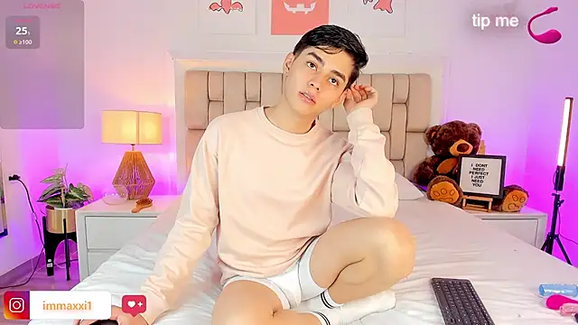 Maxi little online show from November 5, 2025, 9:15 pm